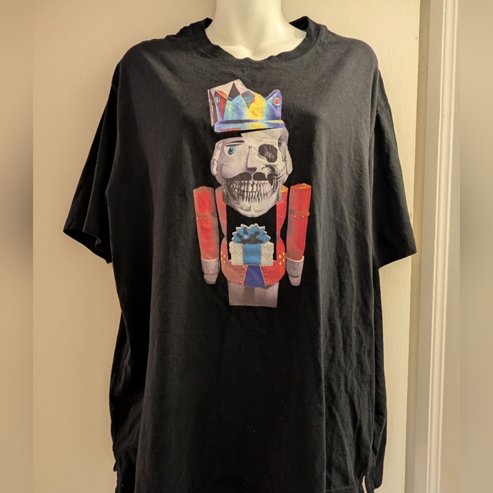 Robert Graham Designed Nutcracker Tee. Size 2x. ( Fits Smaller)